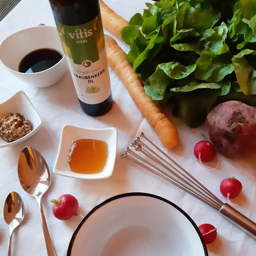 Traubenkernöl-Vinaigrette mit Himbeeressig