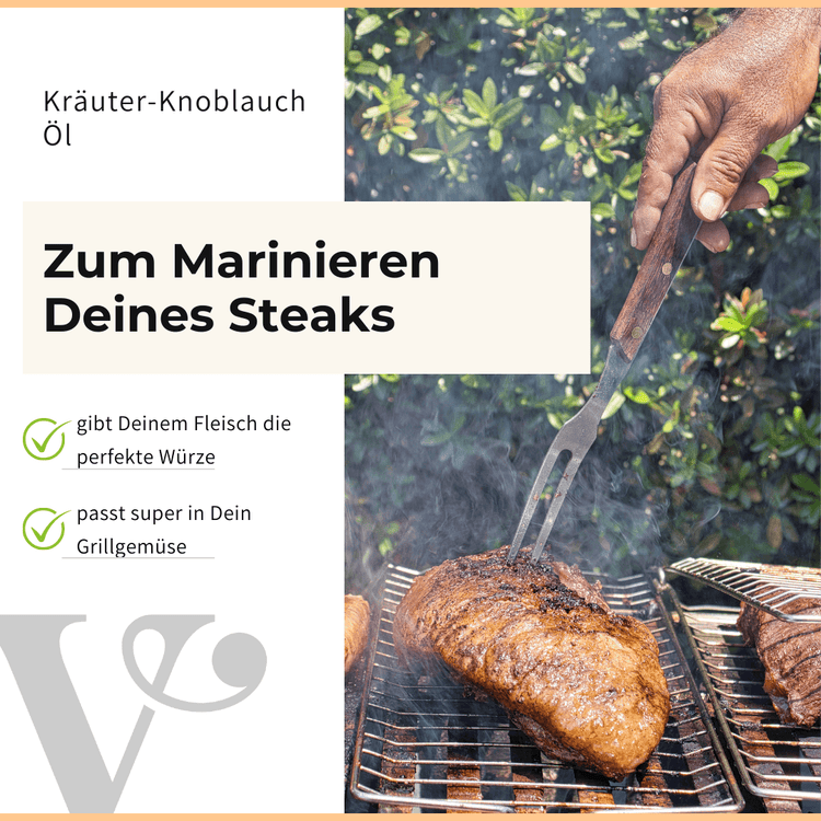 Ein Stück Fleisch auf einem Grill und Anwendungstipps für Vitis24 Kräuter Knoblauch Öl.