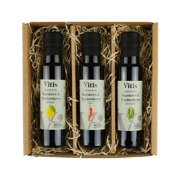 Eine Geschenkbox mit drei Raps- und Traubenkernölen der Firma Vitis Traubenkern GmbH.